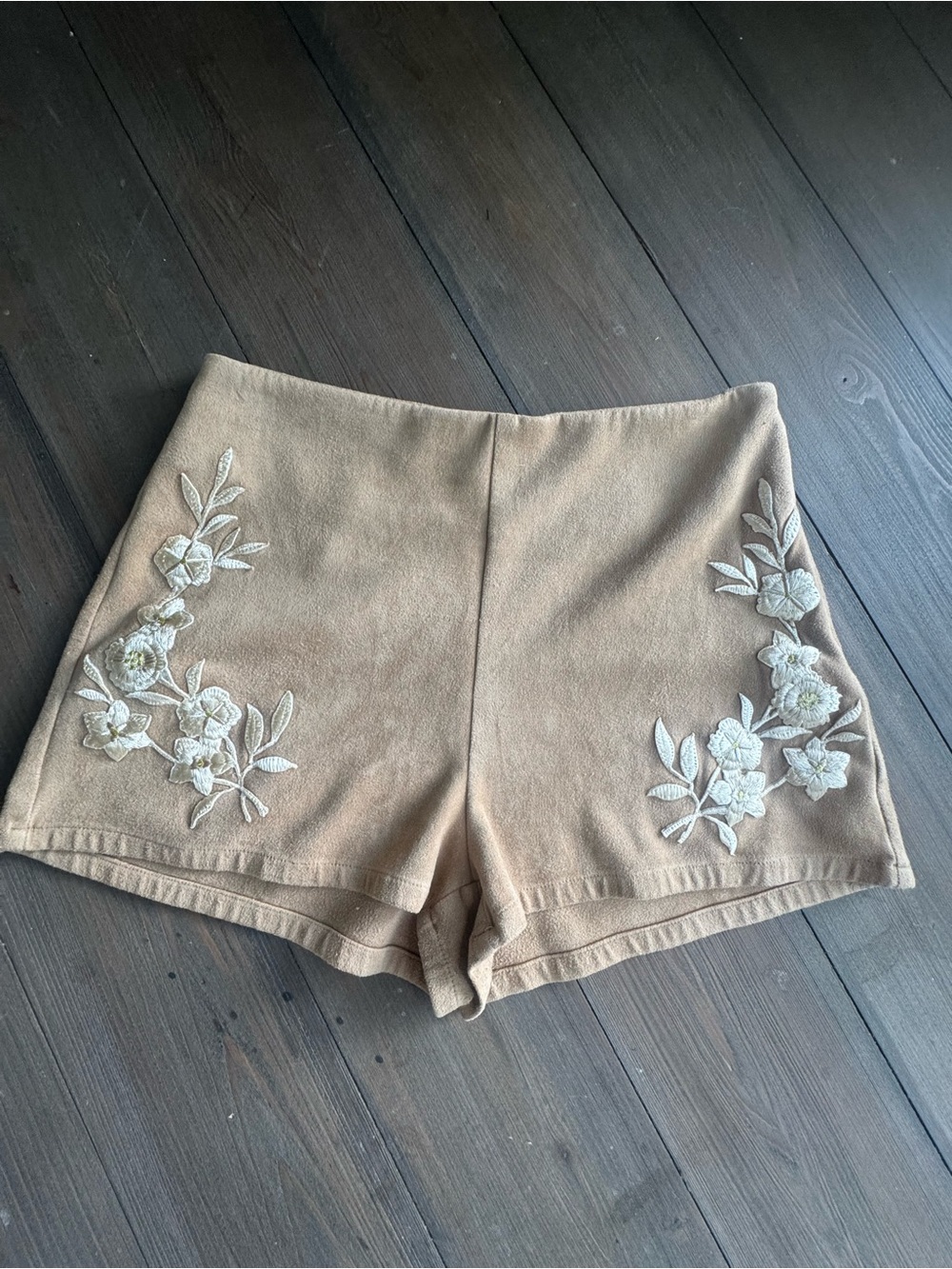 American Threads Beige Embroidered Appliqué Floral Shorts S Small EUC
